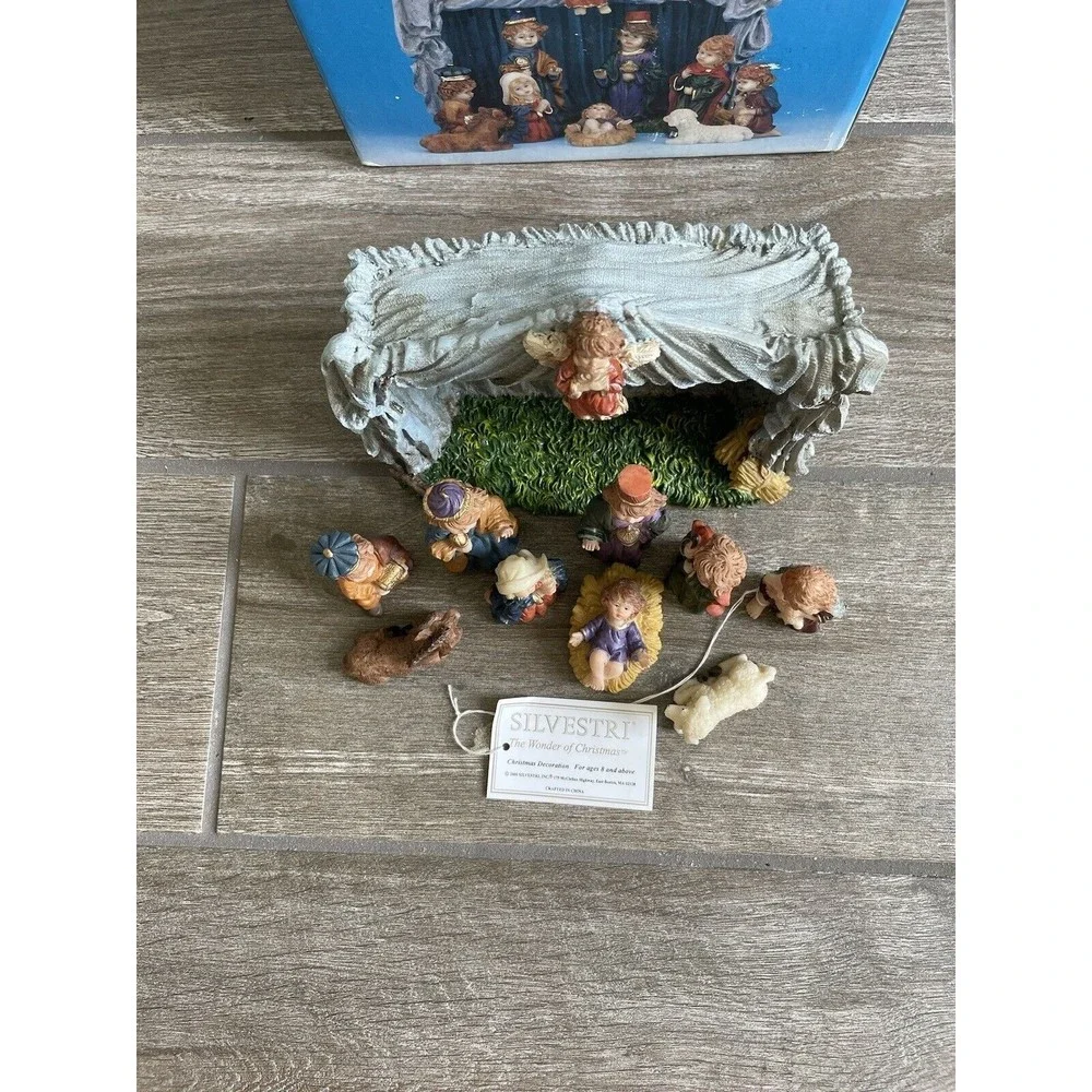 SILVESTRI Christmas Nativity 10 Pieces Heavy Resin Manger in Original Box